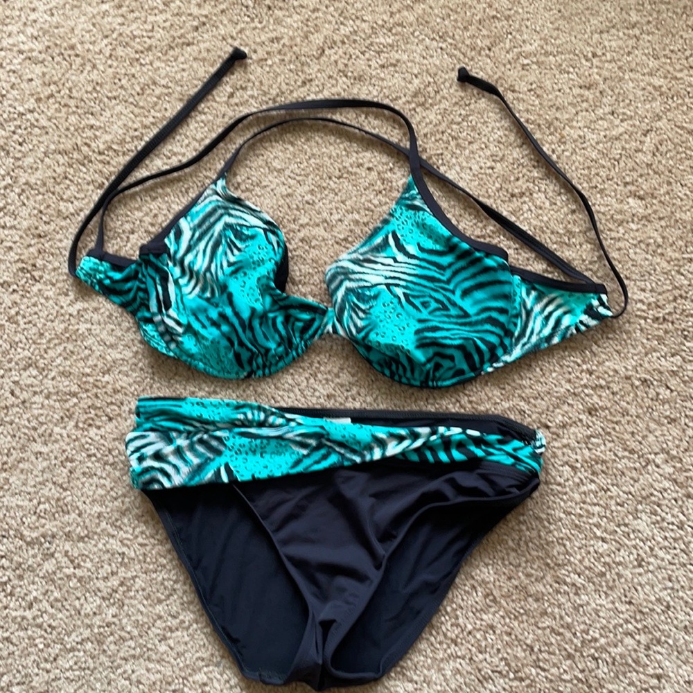 Black bikini